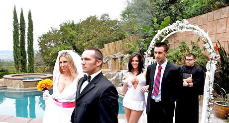 Superb american blond wife Devon Lee rammed after hot blowjob 